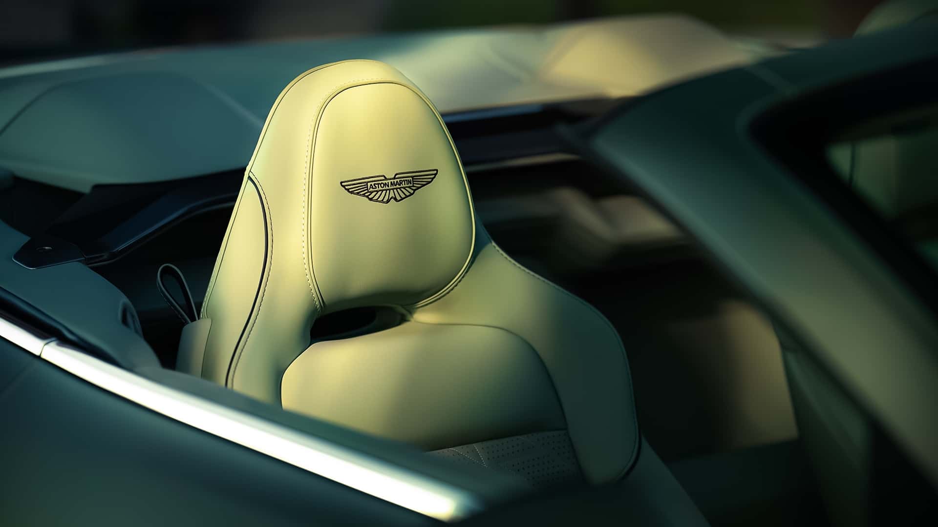 Aston Martin Vanquish Volante 2025. Aston Martin Vanquish Volante 2025.