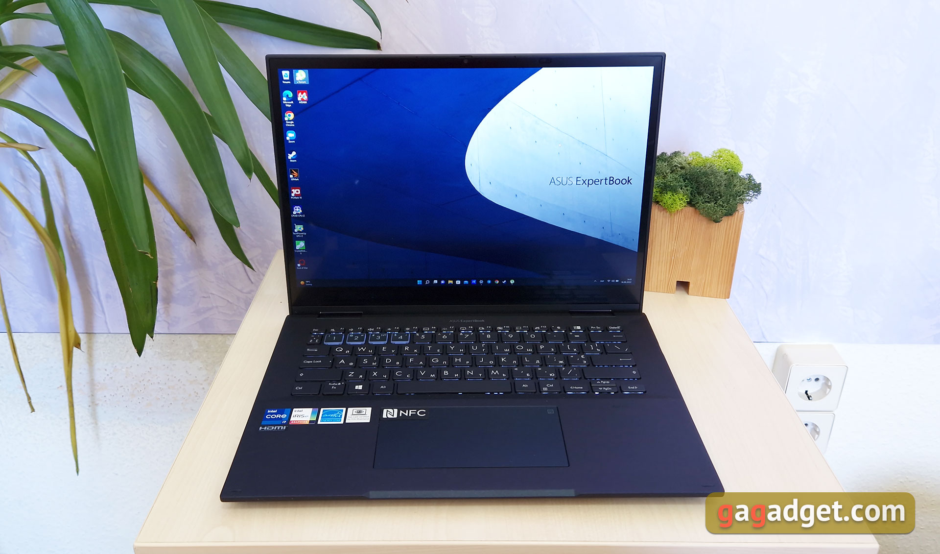 Test du ASUS ExpertBook B7 Flip (B7402FEA): un ordinateur portable d'entreprise phare avec un boîtier robuste-6 Test du ASUS ExpertBook B7 Flip (B7402FEA): un ordinateur portable d'entreprise phare avec un boîtier robuste-6