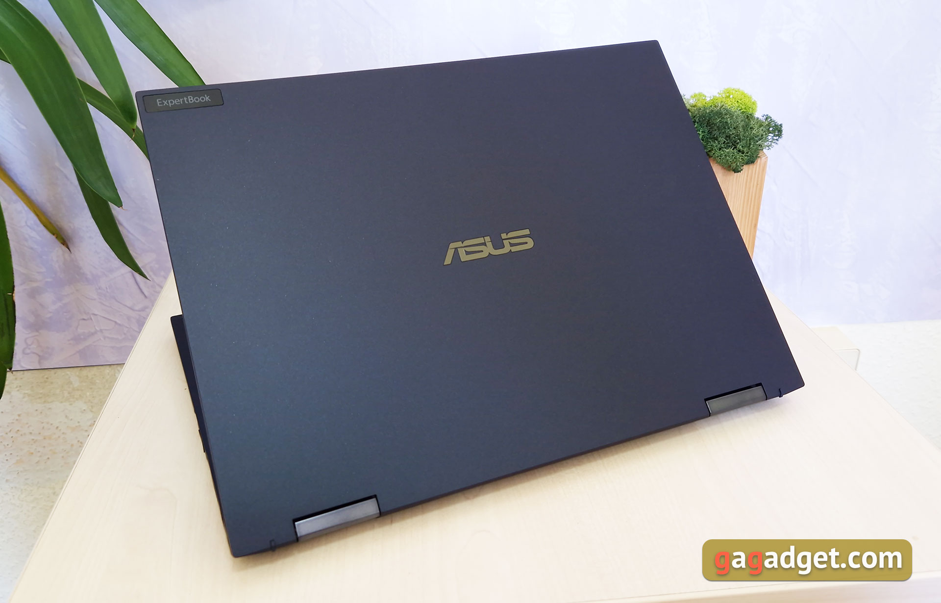 Test du ASUS ExpertBook B7 Flip (B7402FEA): un ordinateur portable d'entreprise phare avec un boîtier robuste-7 Test du ASUS ExpertBook B7 Flip (B7402FEA): un ordinateur portable d'entreprise phare avec un boîtier robuste-7