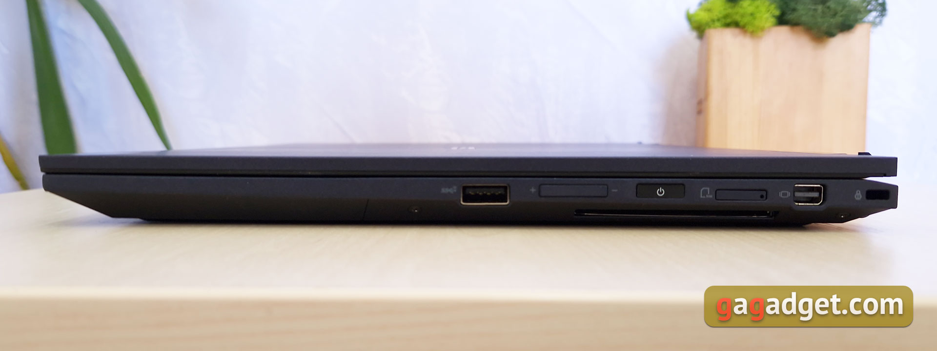 Test du ASUS ExpertBook B7 Flip (B7402FEA): un ordinateur portable d'entreprise phare avec un boîtier robuste-9 Test du ASUS ExpertBook B7 Flip (B7402FEA): un ordinateur portable d'entreprise phare avec un boîtier robuste-9