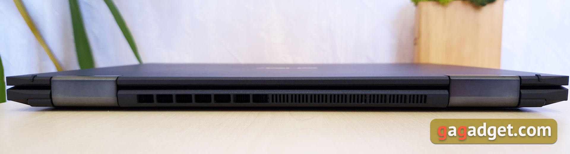 Test du ASUS ExpertBook B7 Flip (B7402FEA): un ordinateur portable d'entreprise phare avec un boîtier robuste-11 Test du ASUS ExpertBook B7 Flip (B7402FEA): un ordinateur portable d'entreprise phare avec un boîtier robuste-11
