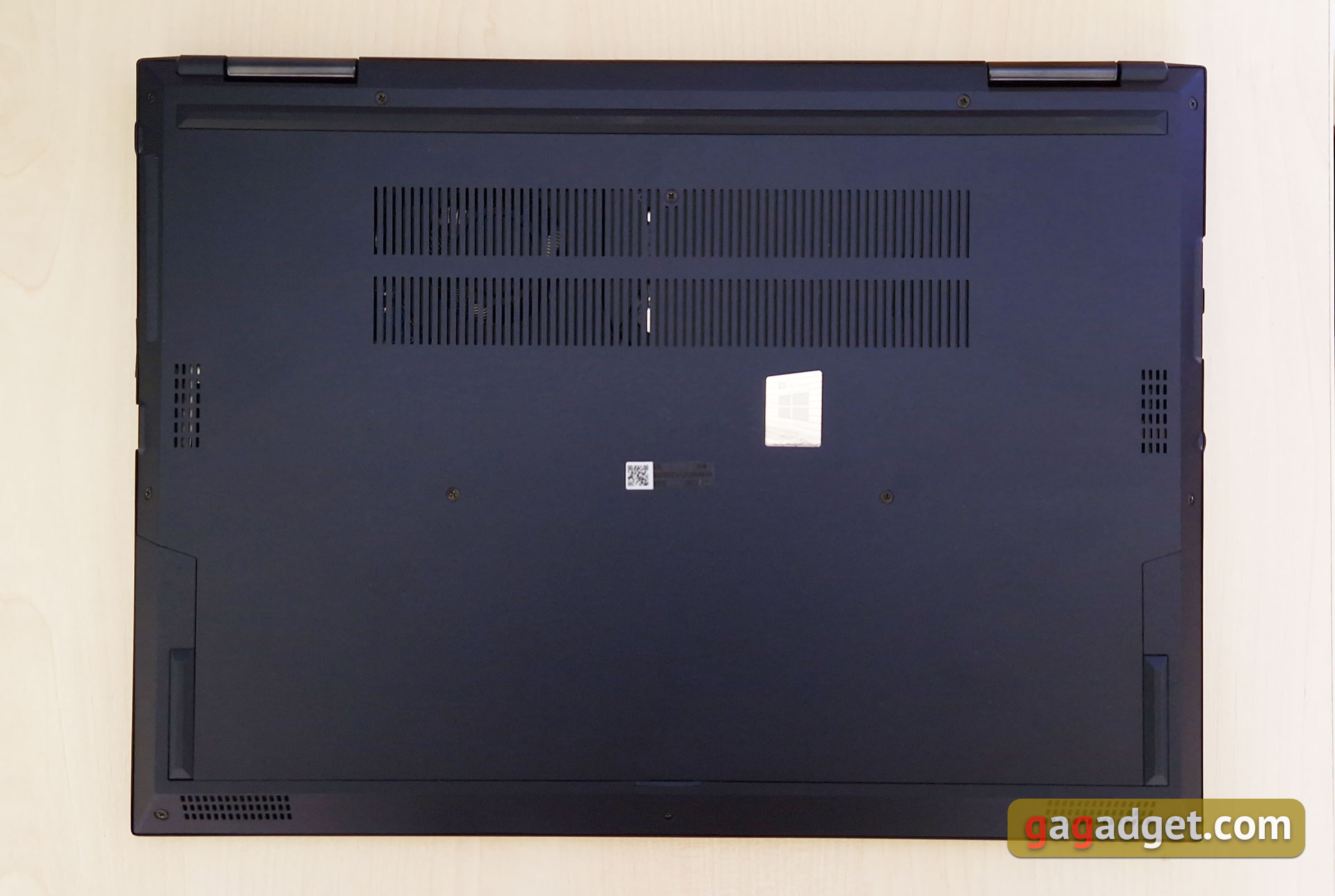 Test du ASUS ExpertBook B7 Flip (B7402FEA): un ordinateur portable d'entreprise phare avec un boîtier robuste-13 Test du ASUS ExpertBook B7 Flip (B7402FEA): un ordinateur portable d'entreprise phare avec un boîtier robuste-13