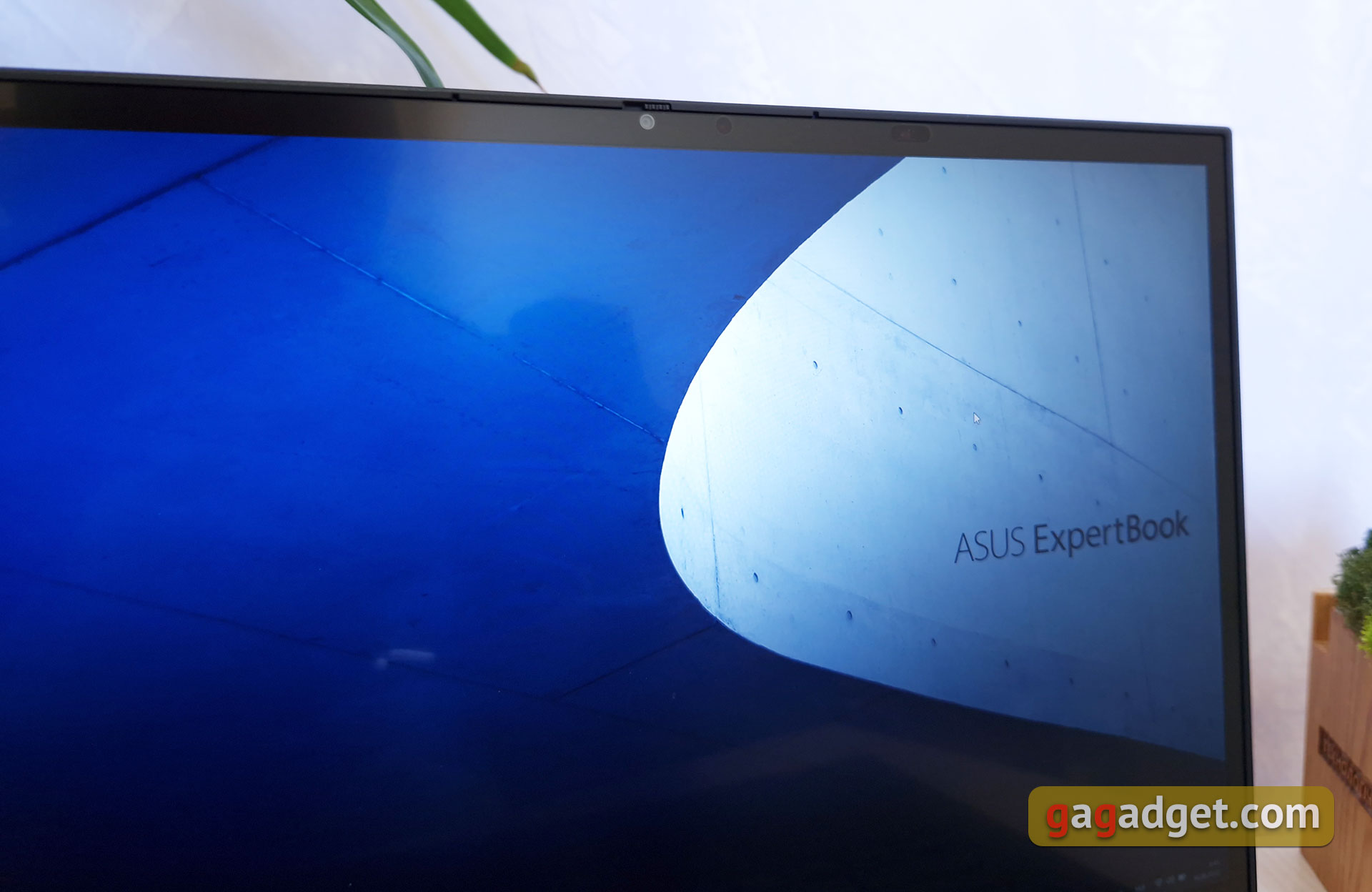 Test du ASUS ExpertBook B7 Flip (B7402FEA): un ordinateur portable d'entreprise phare avec un boîtier robuste-14 Test du ASUS ExpertBook B7 Flip (B7402FEA): un ordinateur portable d'entreprise phare avec un boîtier robuste-14