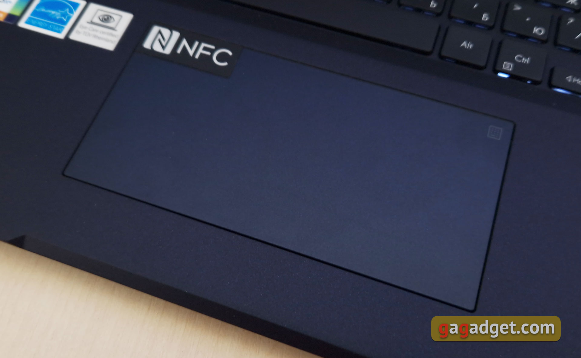 Test du ASUS ExpertBook B7 Flip (B7402FEA): un ordinateur portable d'entreprise phare avec un boîtier robuste-35 Test du ASUS ExpertBook B7 Flip (B7402FEA): un ordinateur portable d'entreprise phare avec un boîtier robuste-35