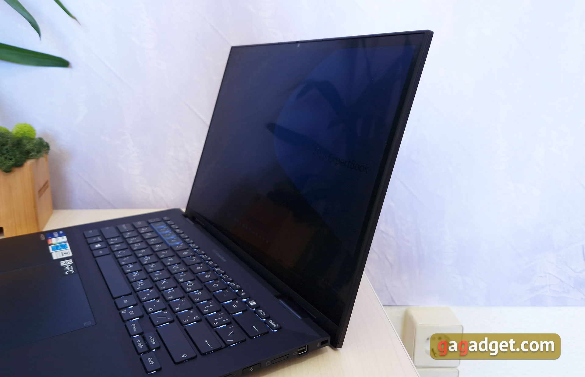 Test du ASUS ExpertBook B7 Flip (B7402FEA): un ordinateur portable d'entreprise phare avec un boîtier robuste-39 Test du ASUS ExpertBook B7 Flip (B7402FEA): un ordinateur portable d'entreprise phare avec un boîtier robuste-39