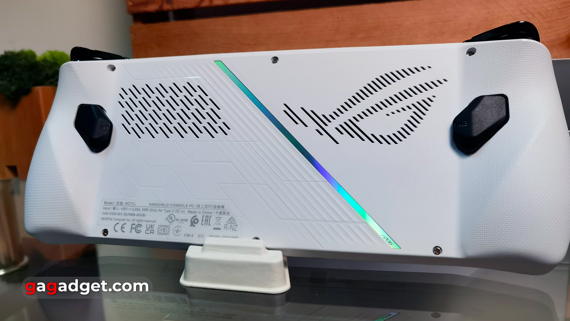 Дизайн ASUS ROG Ally Зовнішній вигляд ASUS ROG Ally