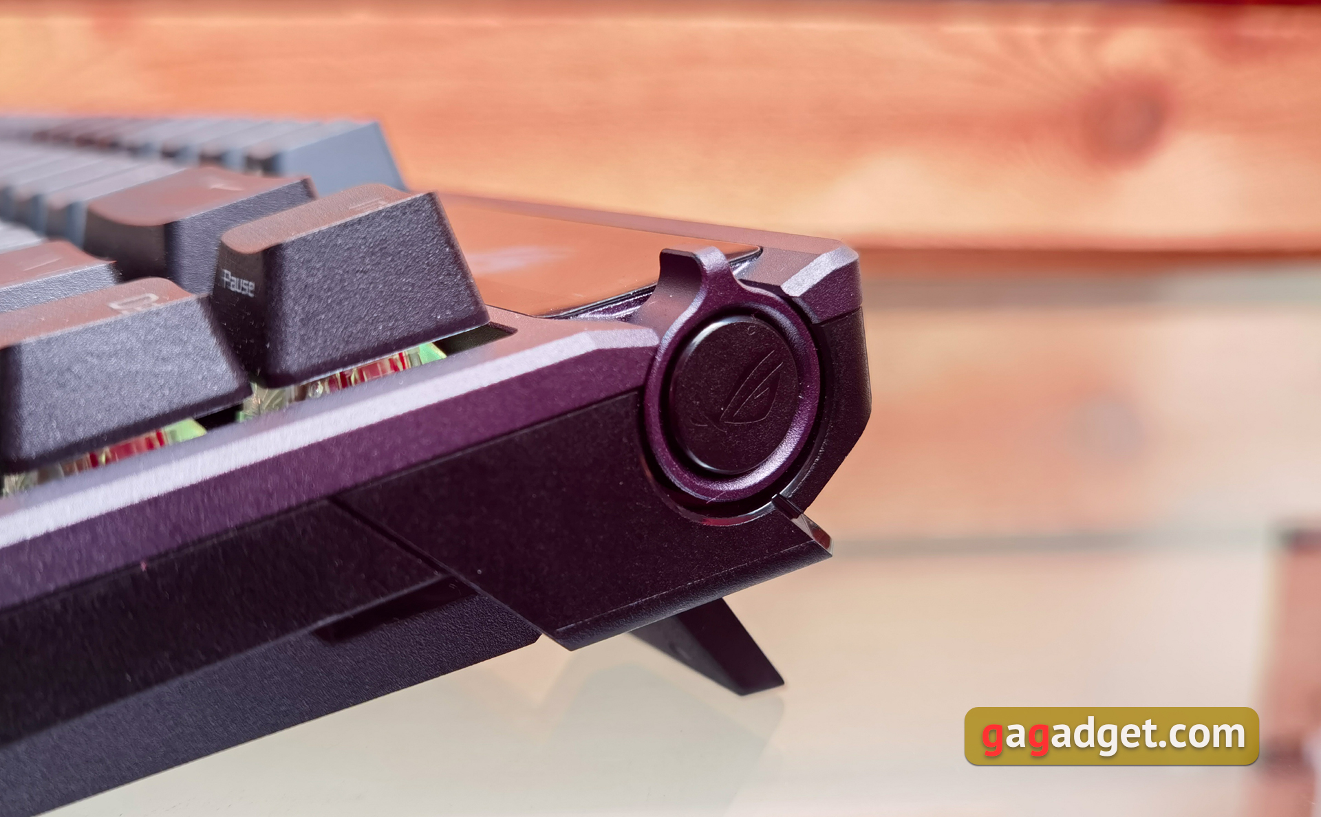 ASUS ROG Azoth : un clavier mécanique sans compromis pour les joueurs, comme vous ne vous y attendez pas-13 ASUS ROG Azoth : un clavier mécanique sans compromis pour les joueurs, comme vous ne vous y attendez pas-13