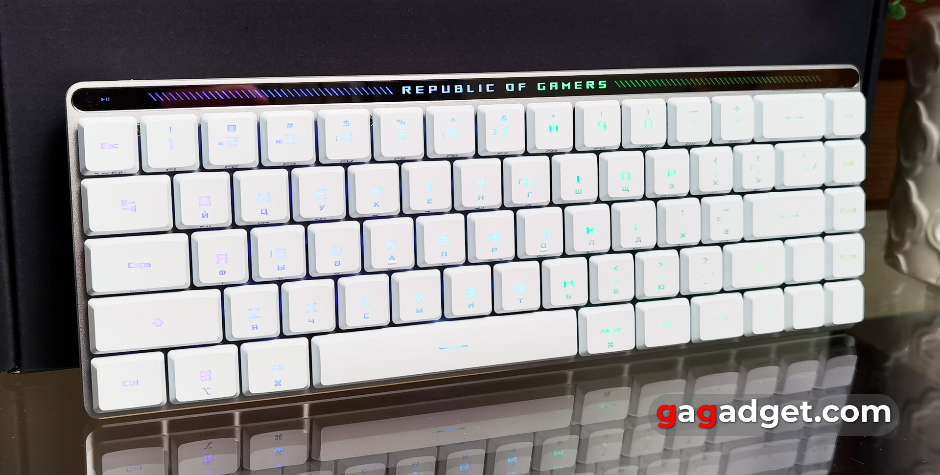 Огляд ASUS ROG Falchion RX Low Profile Огляд ASUS ROG Falchion RX Low Profile