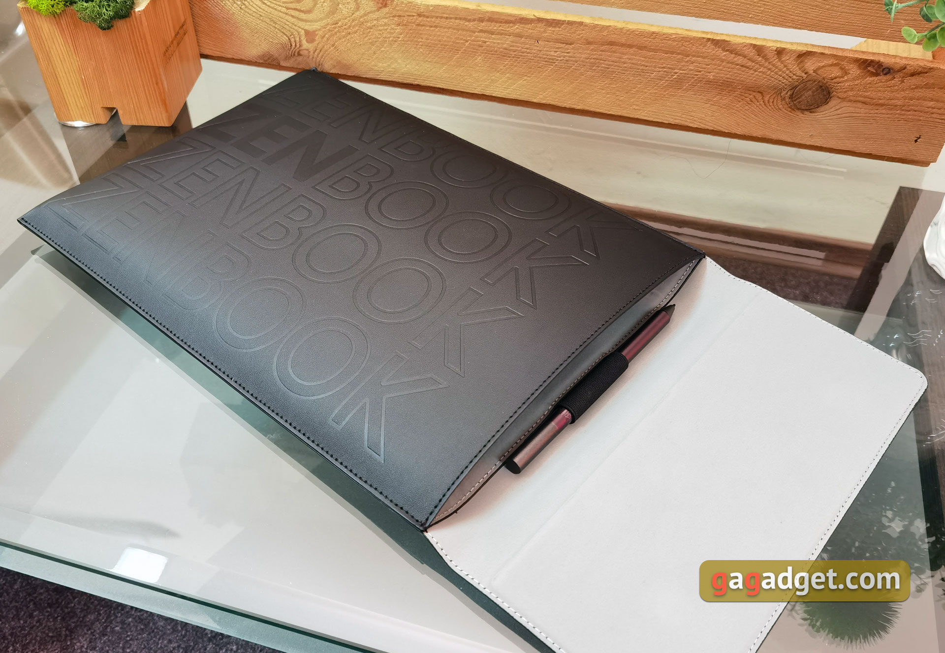 ASUS Zenbook 14 Flip OLED (UP5401E) Présentation : un Transformer Ultrabook puissant avec écran OLED-4 ASUS Zenbook 14 Flip OLED (UP5401E) Présentation : un Transformer Ultrabook puissant avec écran OLED-4