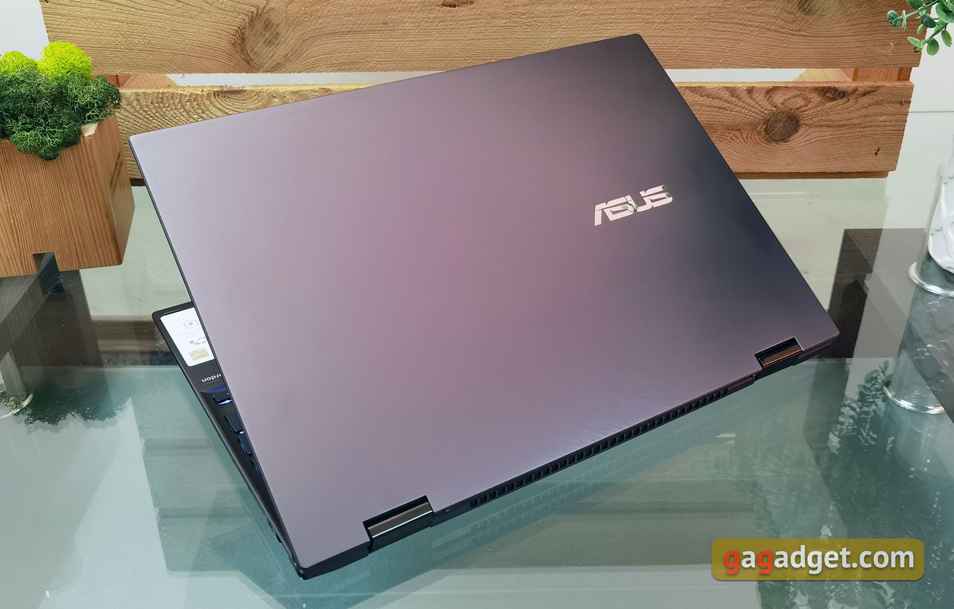 ASUS Zenbook 14 Flip OLED (UP5401E) Présentation : un Transformer Ultrabook puissant avec écran OLED-8 ASUS Zenbook 14 Flip OLED (UP5401E) Présentation : un Transformer Ultrabook puissant avec écran OLED-8
