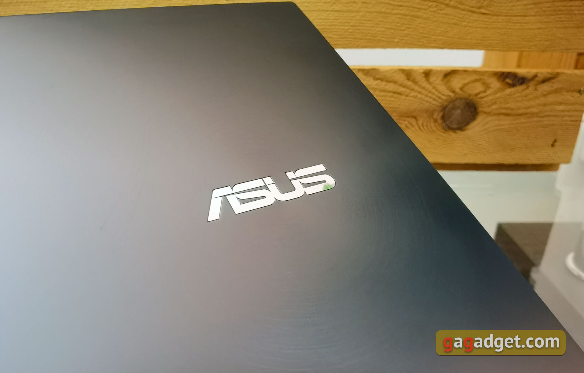 ASUS Zenbook 14 Flip OLED (UP5401E) Présentation : un Transformer Ultrabook puissant avec écran OLED-9 ASUS Zenbook 14 Flip OLED (UP5401E) Présentation : un Transformer Ultrabook puissant avec écran OLED-9
