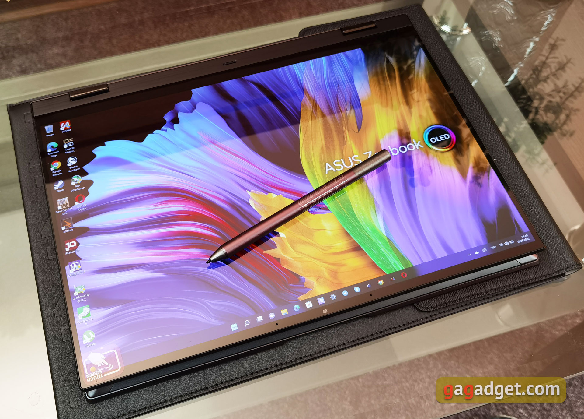 ASUS Zenbook 14 Flip OLED (UP5401E) Présentation : un Transformer Ultrabook puissant avec écran OLED-20 ASUS Zenbook 14 Flip OLED (UP5401E) Présentation : un Transformer Ultrabook puissant avec écran OLED-20