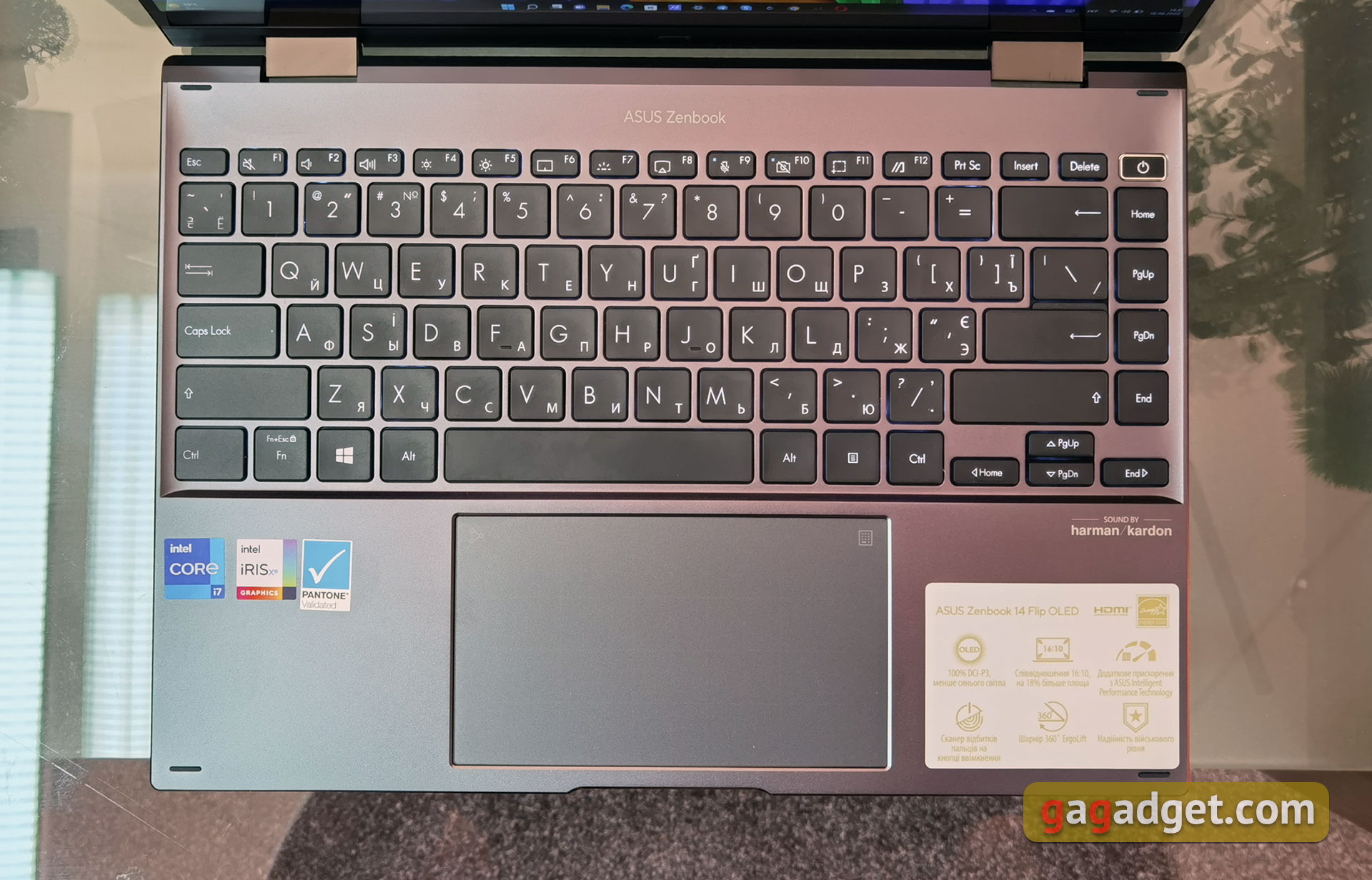 ASUS Zenbook 14 Flip OLED (UP5401E) Présentation : un Transformer Ultrabook puissant avec écran OLED-24 ASUS Zenbook 14 Flip OLED (UP5401E) Présentation : un Transformer Ultrabook puissant avec écran OLED-24
