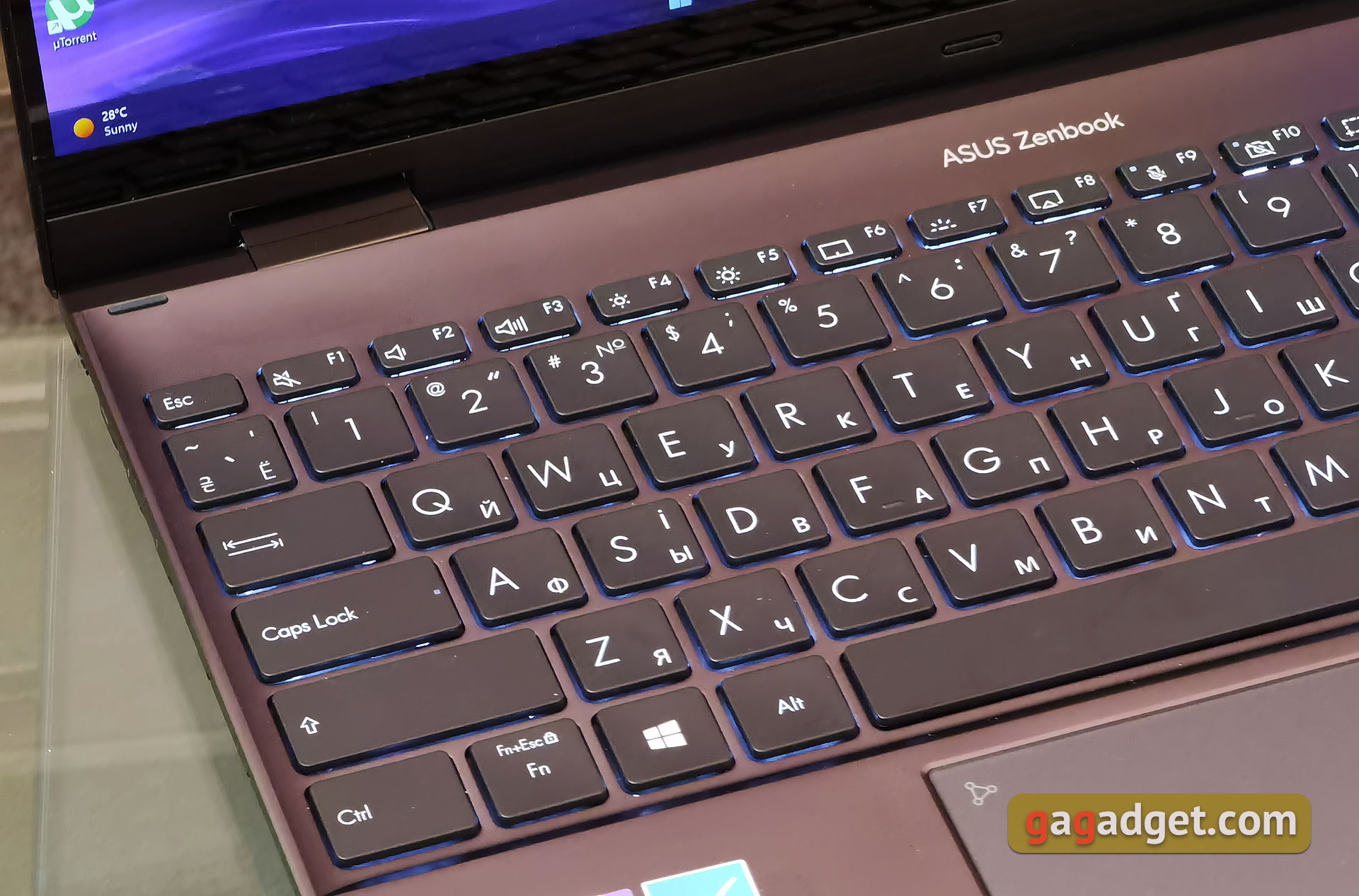 ASUS Zenbook 14 Flip OLED (UP5401E) Présentation : un Transformer Ultrabook puissant avec écran OLED-25 ASUS Zenbook 14 Flip OLED (UP5401E) Présentation : un Transformer Ultrabook puissant avec écran OLED-25