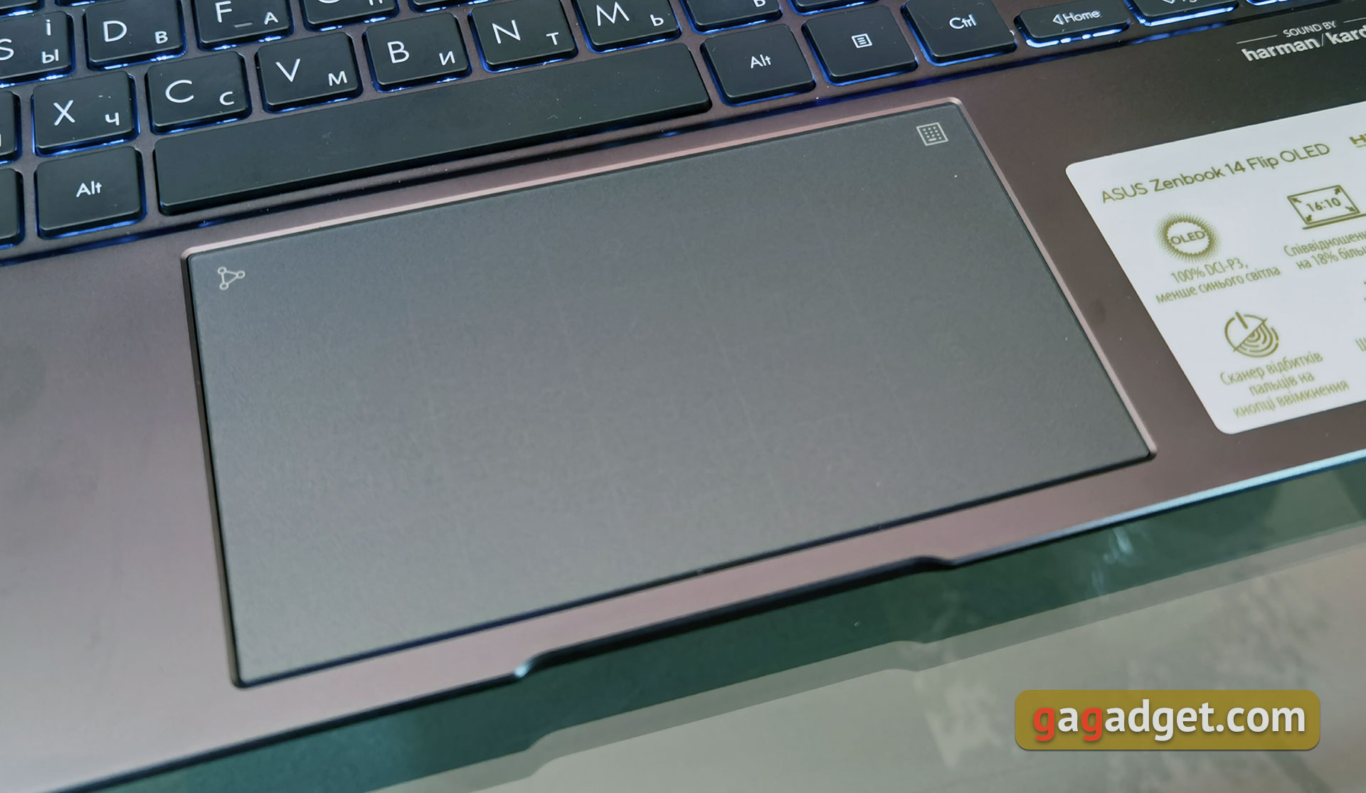 ASUS Zenbook 14 Flip OLED (UP5401E) Présentation : un Transformer Ultrabook puissant avec écran OLED-26 ASUS Zenbook 14 Flip OLED (UP5401E) Présentation : un Transformer Ultrabook puissant avec écran OLED-26