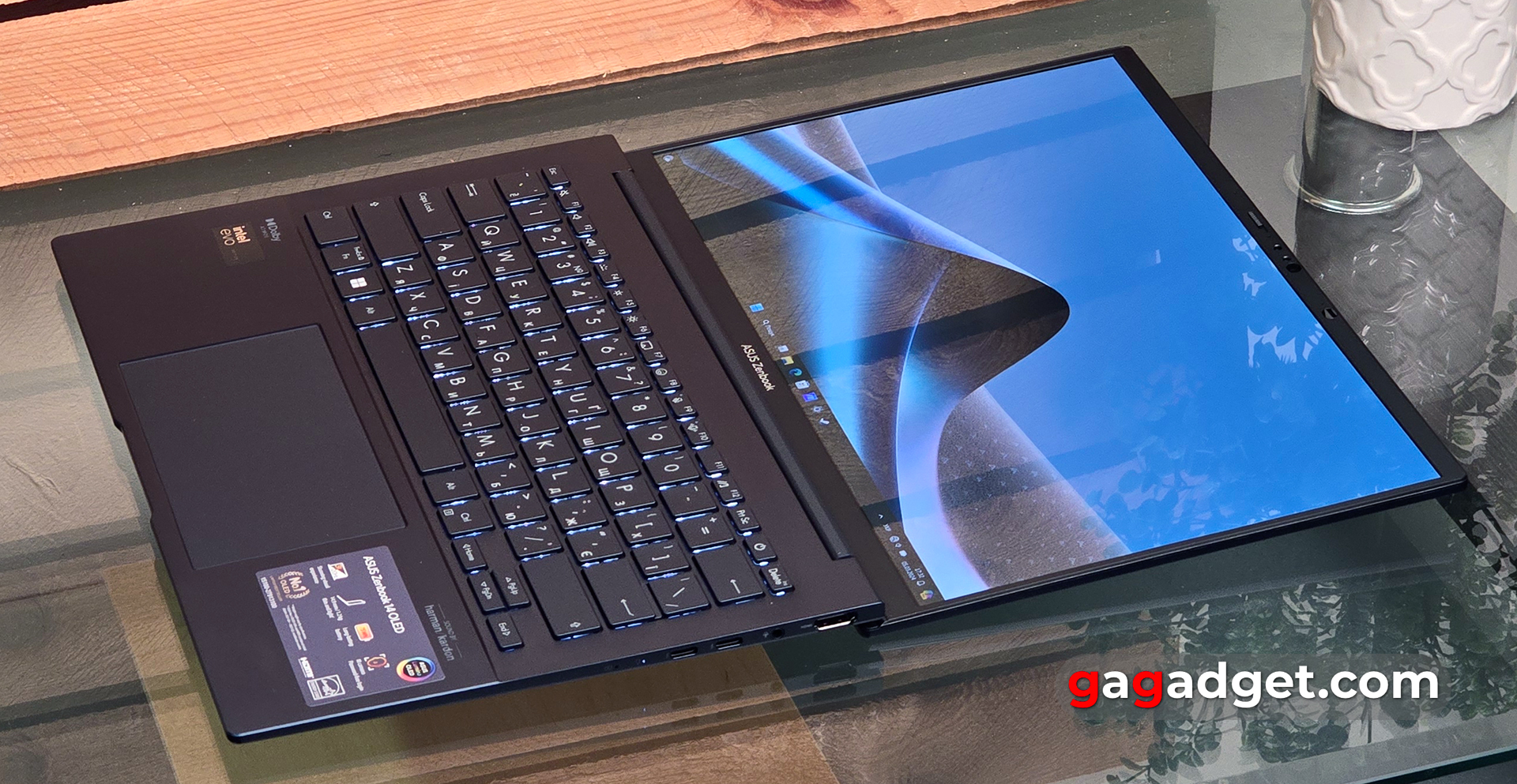 Огляд ASUS Zenbook 14 OLED (UX3405) Огляд ASUS Zenbook 14 OLED (UX3405)