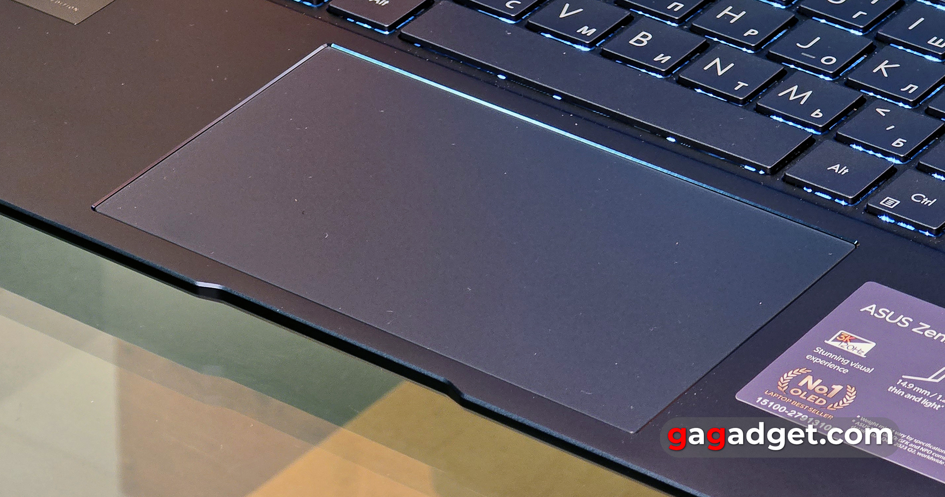 Огляд ASUS Zenbook 14 OLED (UX3405) Огляд ASUS Zenbook 14 OLED (UX3405)