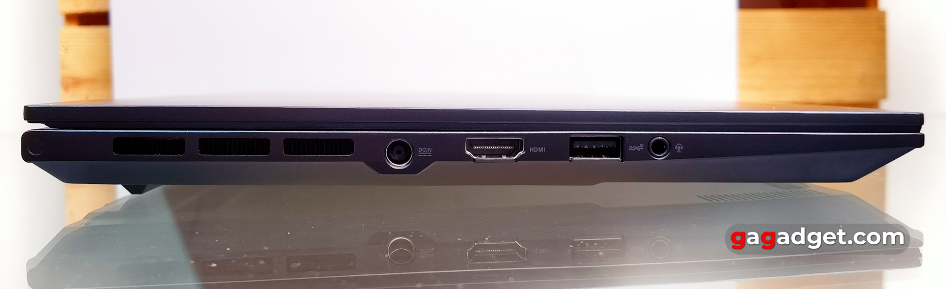 Design of the ASUS Zenbook Pro 14 OLED Exterior of ASUS Zenbook Pro 14 OLED