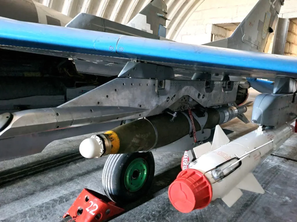 Bombe JDAM-ER sur un MiG-29 ukrainien Bombe JDAM-ER sur un MiG-29 ukrainien