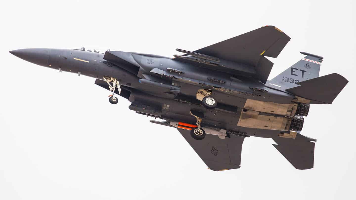 Une bombe B61-12 sur un avion F-15E Strike Eagle. Illustration : The Drive