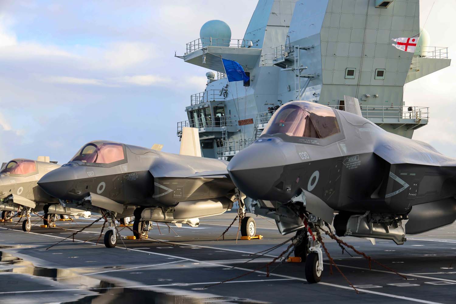 Le porte-avions britannique HMS Queen Elizabeth, qui transporte des chasseurs de cinquième génération F-35B Lightning II, est passé sous le commandement de l'OTAN pour la première fois dans l'histoire.-9 Le porte-avions britannique HMS Queen Elizabeth, qui transporte des chasseurs de cinquième génération F-35B Lightning II, est passé sous le commandement de l'OTAN pour la première fois dans l'histoire.-9