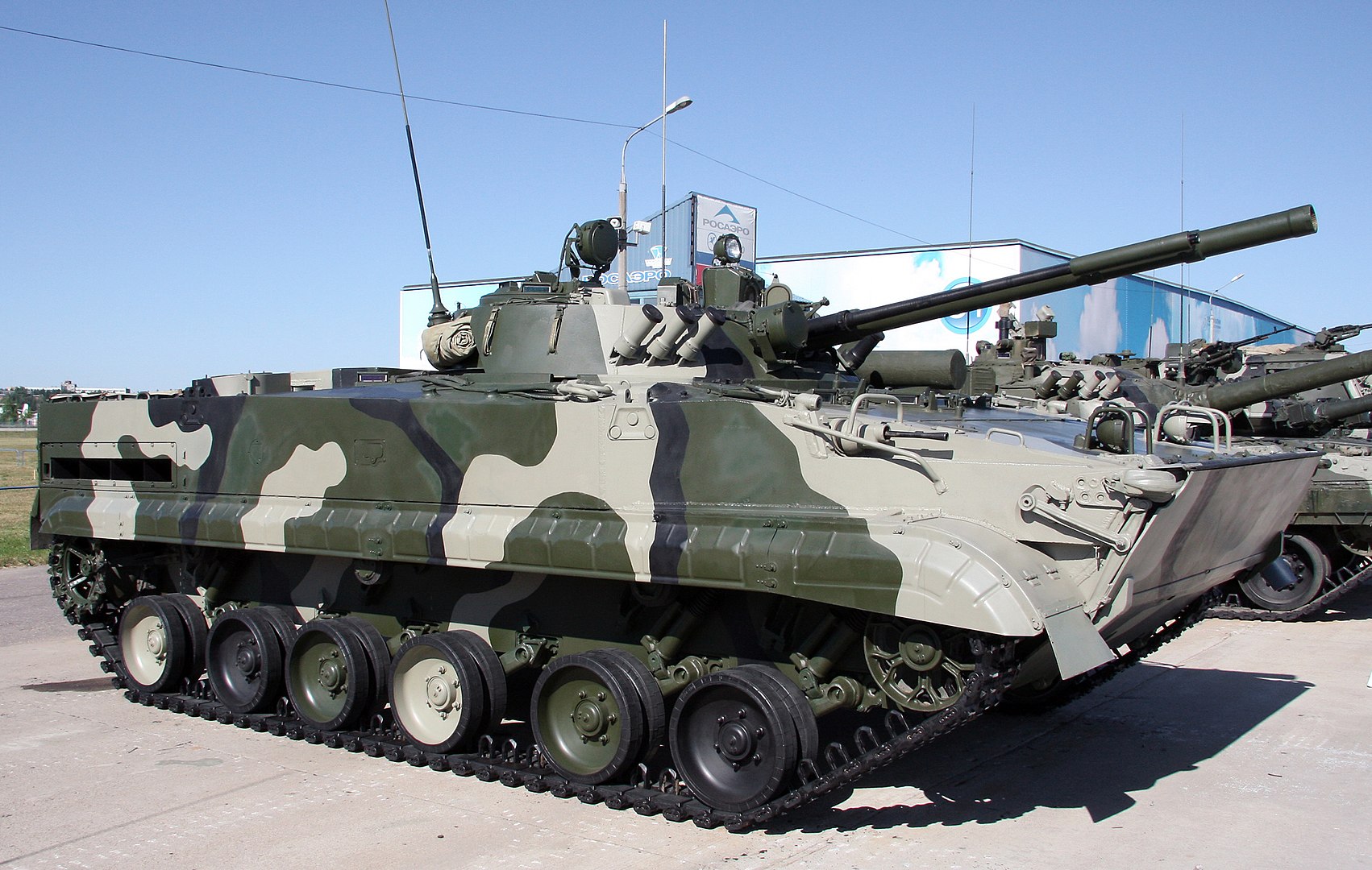 Véhicule blindé de combat à chenilles soviétique/russe