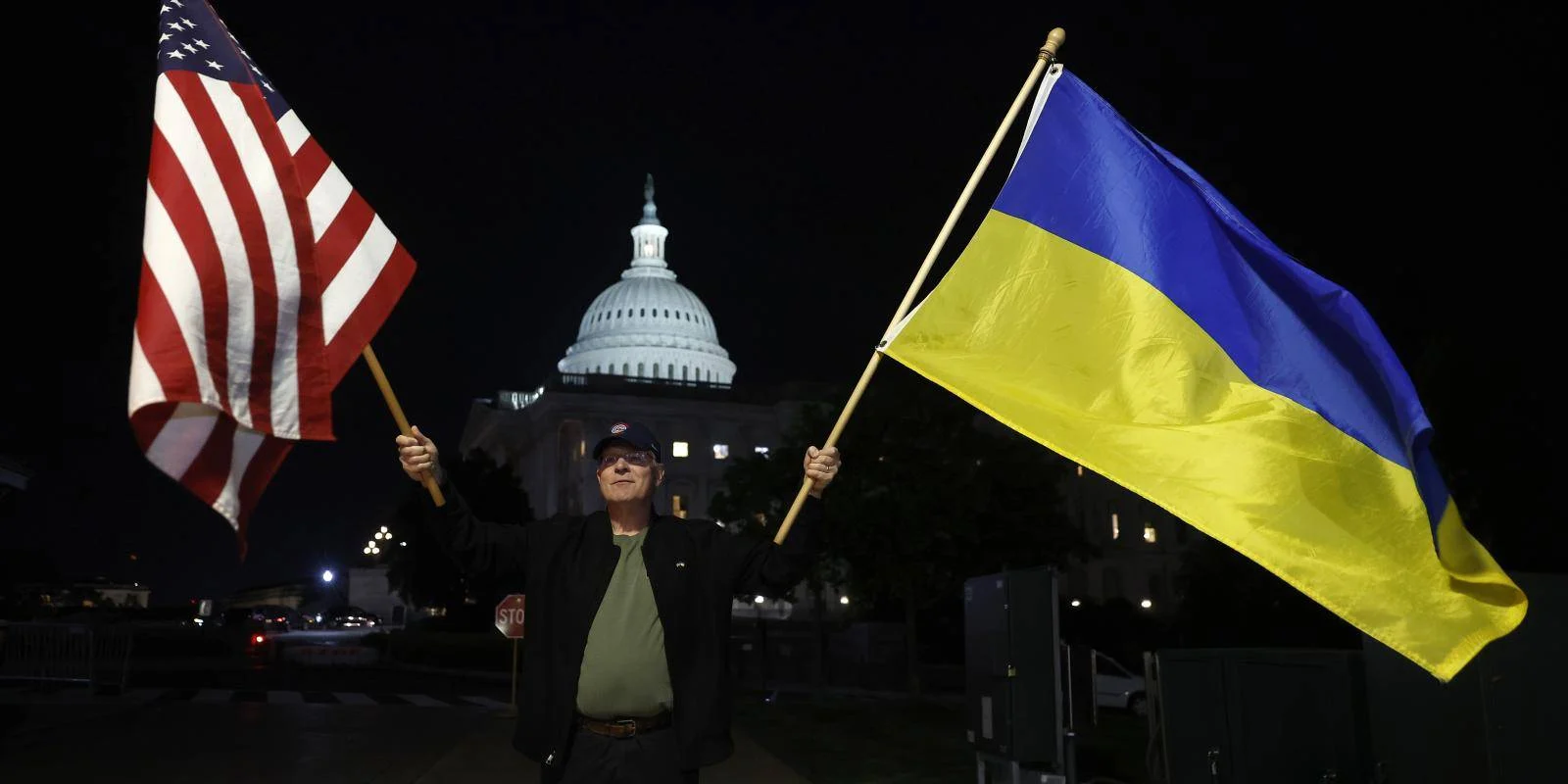 Illustration : Chatham House Illustration des drapeaux ukrainien et américain.
