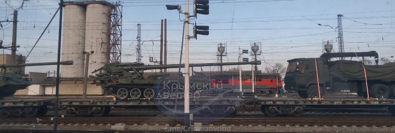 Système de défense antiaérienne Koksan à bord d'un train en Crimée occupée Système de défense antiaérienne Koksan à bord d'un train en Crimée occupée