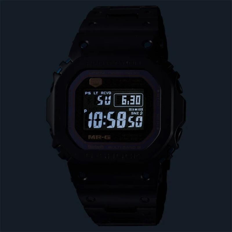 Montre Casio MRG-B5000BA-1JR avec boîtier en titane