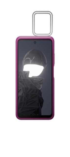 Смартфон HMD Fusion в руках користувача Смартфон HMD Fusion в руках користувача
