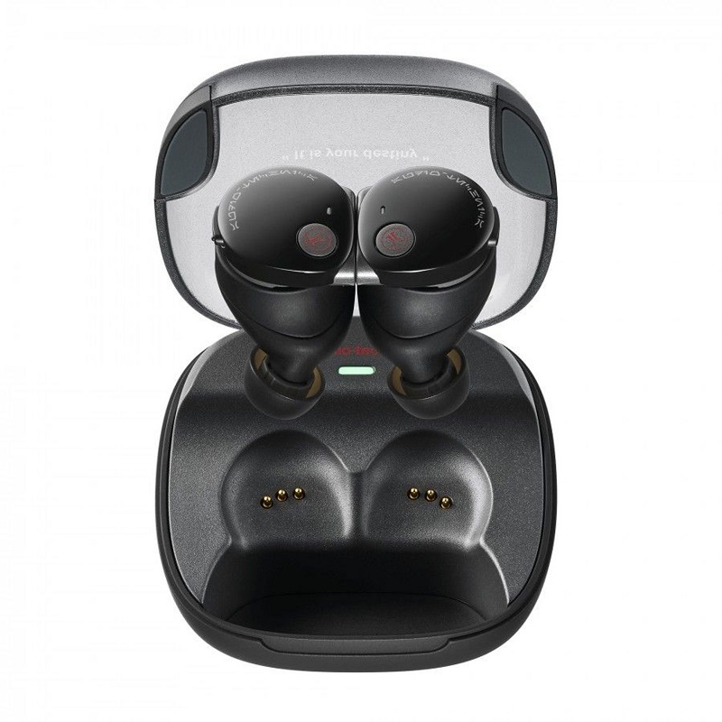 Casque "Dark Vador" de couleur noire. Casque "Dark Vador" de couleur noire.