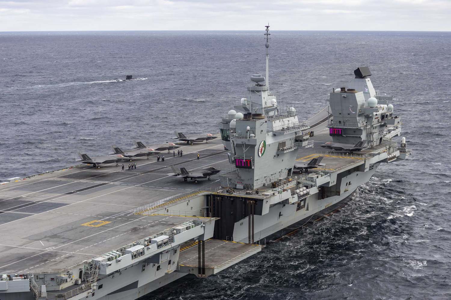 Le porte-avions britannique HMS Queen Elizabeth, qui transporte des chasseurs de cinquième génération F-35B Lightning II, est passé sous le commandement de l'OTAN pour la première fois dans l'histoire.-11 Le porte-avions britannique HMS Queen Elizabeth, qui transporte des chasseurs de cinquième génération F-35B Lightning II, est passé sous le commandement de l'OTAN pour la première fois dans l'histoire.-11