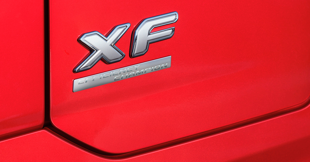 Marquage "Efficiency Champion" sur la cabine du tracteur DAF XF Marquage "Efficiency Champion" sur la cabine du tracteur DAF XF