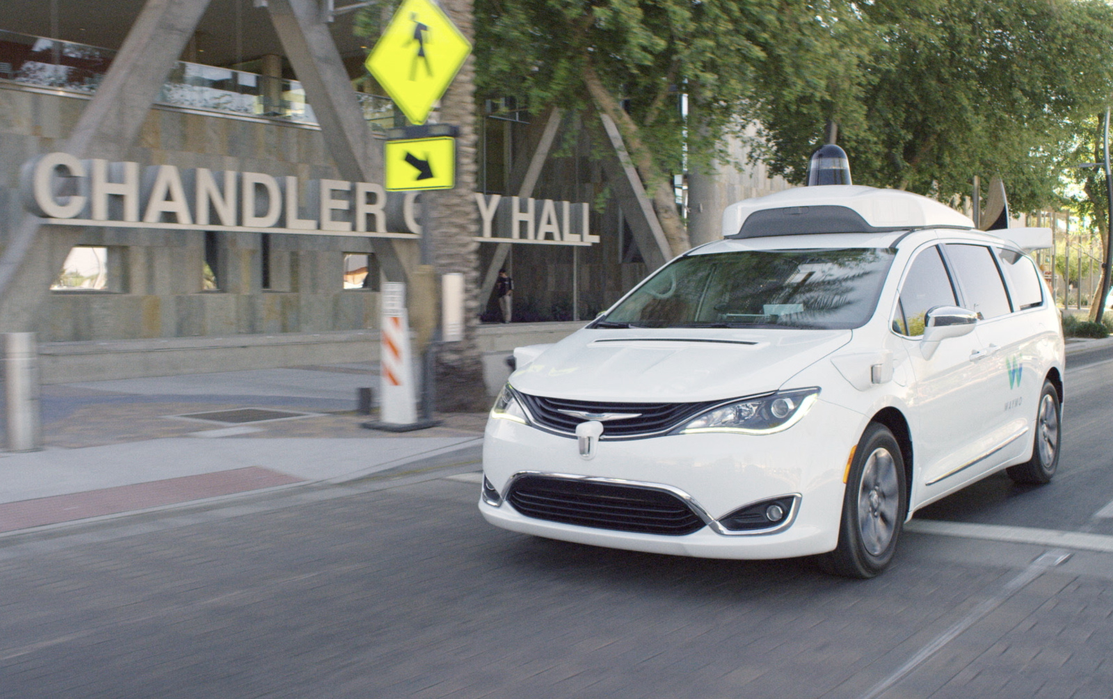 Les robots-taxis de Waymo ont commencé à livrer des repas Uber Eats à Phoenix Les robots-taxis de Waymo ont commencé à livrer des repas Uber Eats à Phoenix