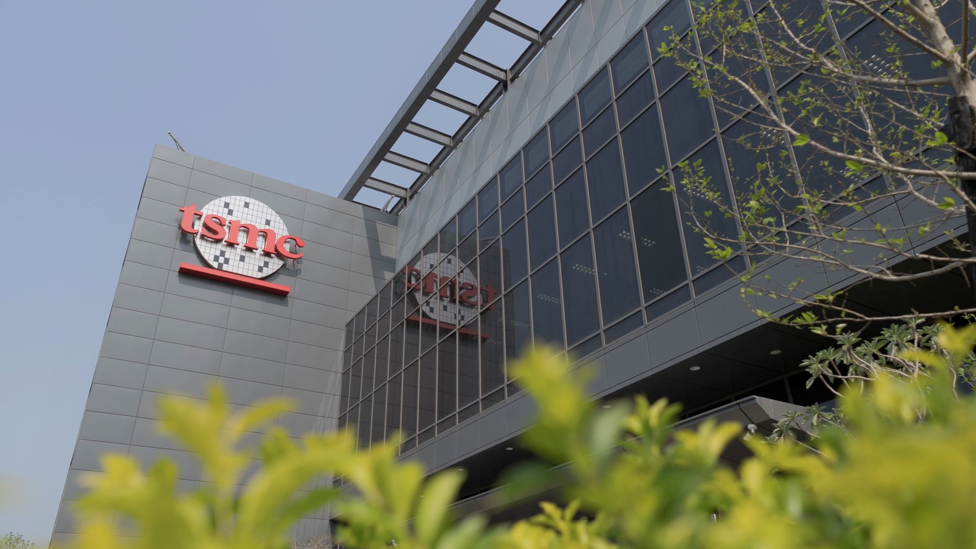 TSMC affiche une croissance mensuelle record de son chiffre d'affaires grâce au boom des puces IA TSMC affiche une croissance mensuelle record de son chiffre d'affaires grâce au boom des puces IA
