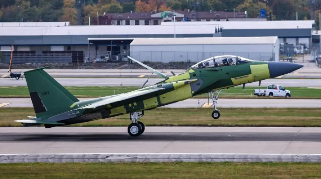 Le premier chasseur F-15EX Eagle II modernisé dans sa configuration finale a effectué son premier vol. Le premier chasseur F-15EX Eagle II modernisé dans sa configuration finale a effectué son premier vol.