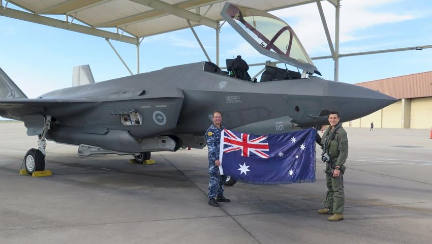 L'Australie veut rendre les avions de combat F-35A Lightning II invisibles aux radars ennemis et va construire une usine coûtant plus de 65 millions de dollars pour appliquer un revêtement furtif secret. L'Australie veut rendre les avions de combat F-35A Lightning II invisibles aux radars ennemis et va construire une usine coûtant plus de 65 millions de dollars pour appliquer un revêtement furtif secret.