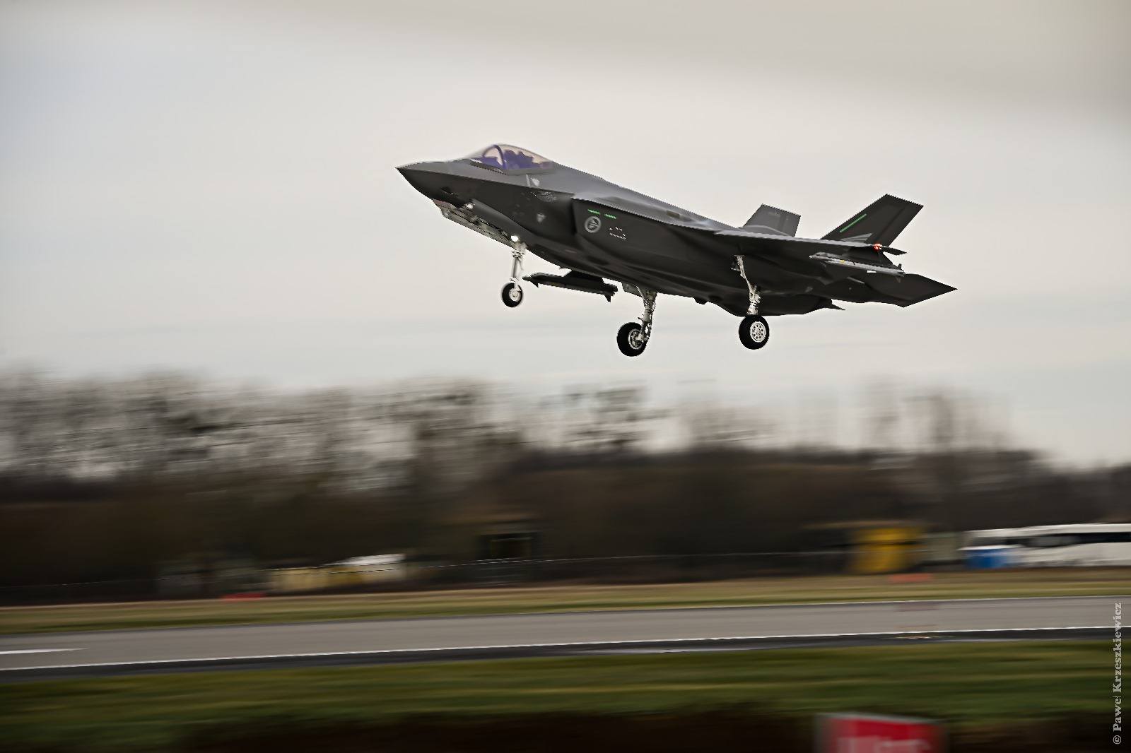 Démonstration du F-35A dans le ciel Démonstration du F-35A dans le ciel