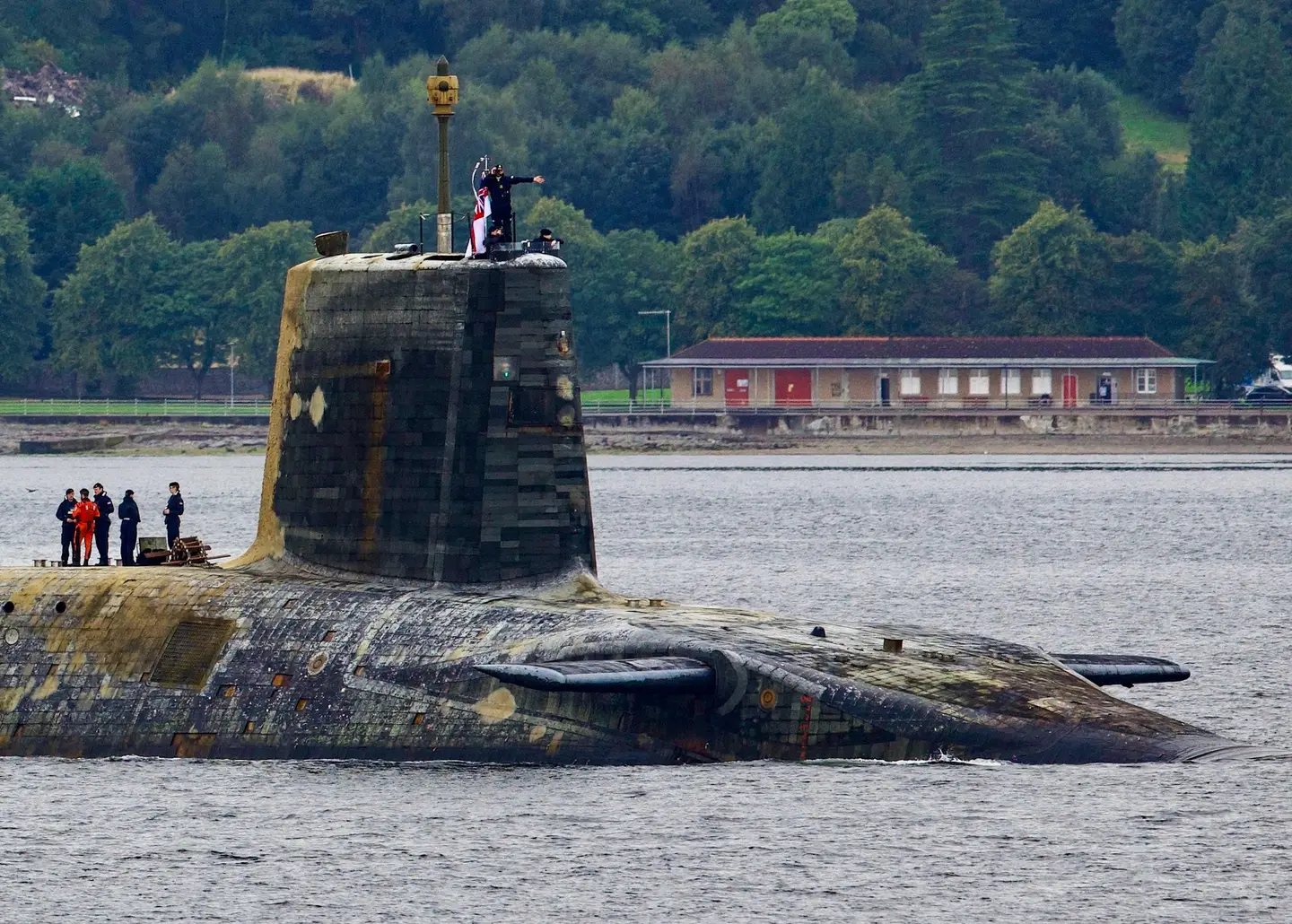 Le sous-marin nucléaire de classe Vanguard transportant des missiles balistiques intercontinentaux Trident II (D5) a pris l'allure d'un monstre marin après une mission prolongée.-8 Le sous-marin nucléaire de classe Vanguard transportant des missiles balistiques intercontinentaux Trident II (D5) a pris l'allure d'un monstre marin après une mission prolongée.-8