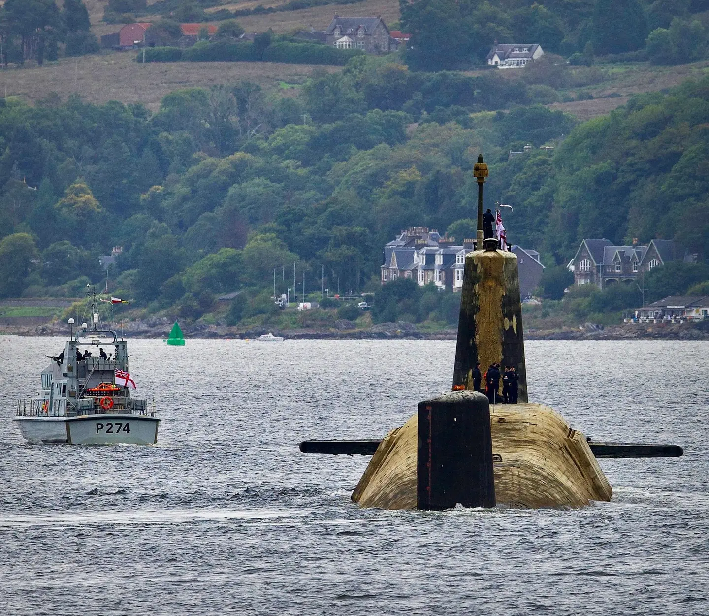 Le sous-marin nucléaire de classe Vanguard transportant des missiles balistiques intercontinentaux Trident II (D5) a pris l'allure d'un monstre marin après une mission prolongée.-9 Le sous-marin nucléaire de classe Vanguard transportant des missiles balistiques intercontinentaux Trident II (D5) a pris l'allure d'un monstre marin après une mission prolongée.-9