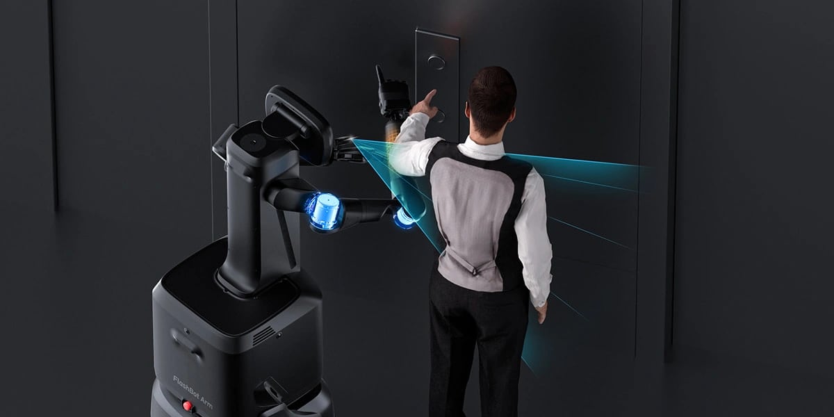 FlashBot Arm analyse l'environnement FlashBot Arm analyse l'environnement