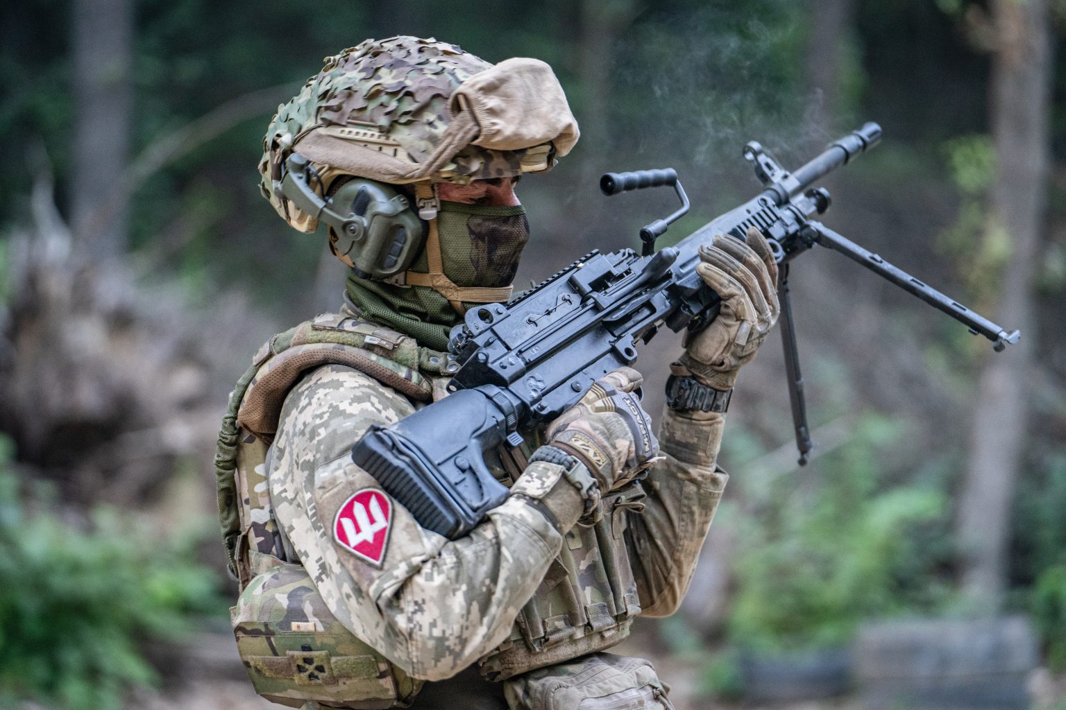 FN Minimi dans la 82e Brigade séparée mécanisée. Illustration : "Revenir vivant"