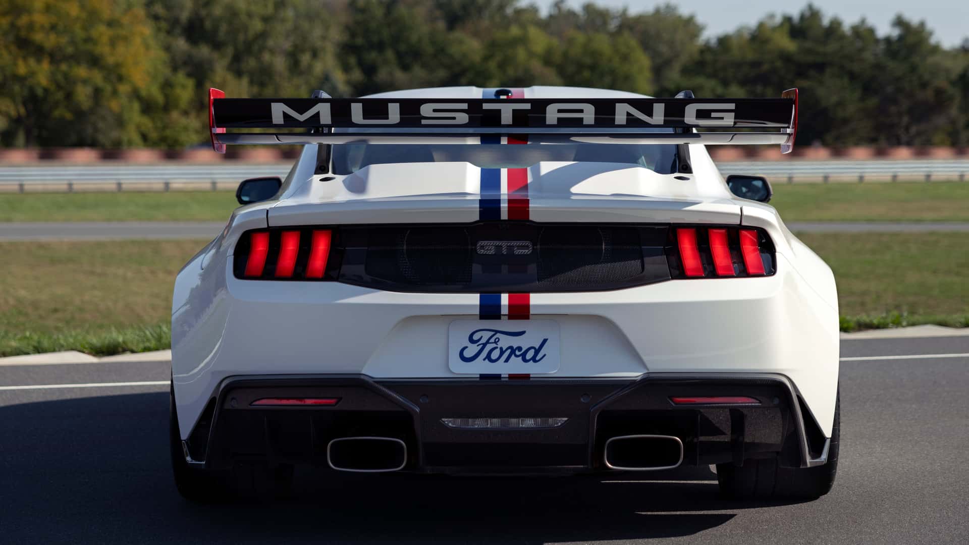 Ford Mustang GTD Spirit of America - 2. Ford Mustang GTD Spirit of America - 2.