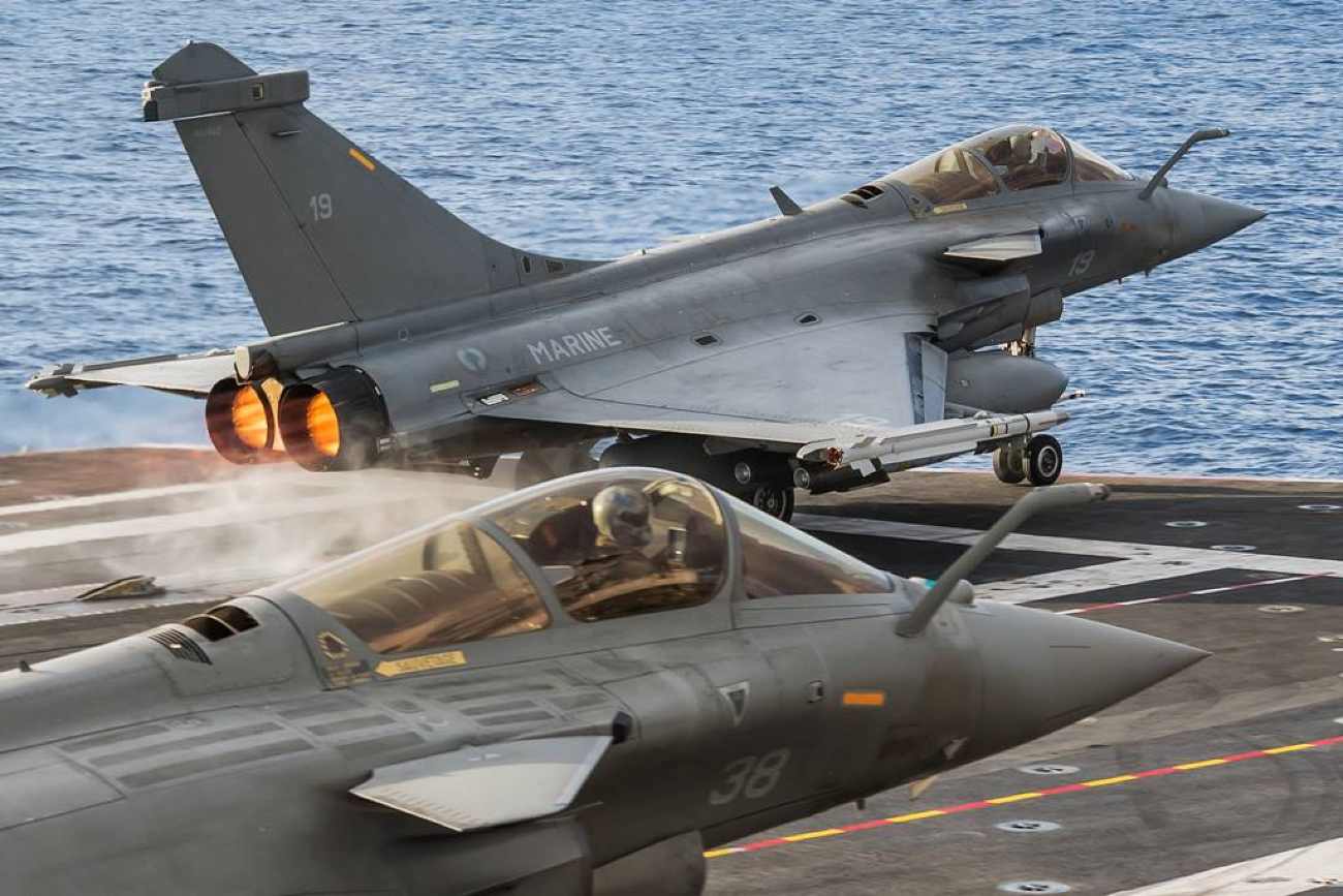 L'Inde a officiellement notifié à la France sa décision d'acheter 26 avions de combat Rafale M pour son nouveau porte-avions INS Vikrant. L'Inde a officiellement notifié à la France sa décision d'acheter 26 avions de combat Rafale M pour son nouveau porte-avions INS Vikrant.