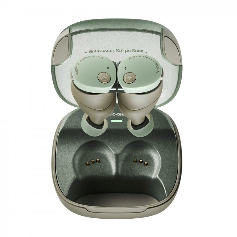 Casque "Grogou" avec une teinte verte. Casque "Grogou" avec une teinte verte.