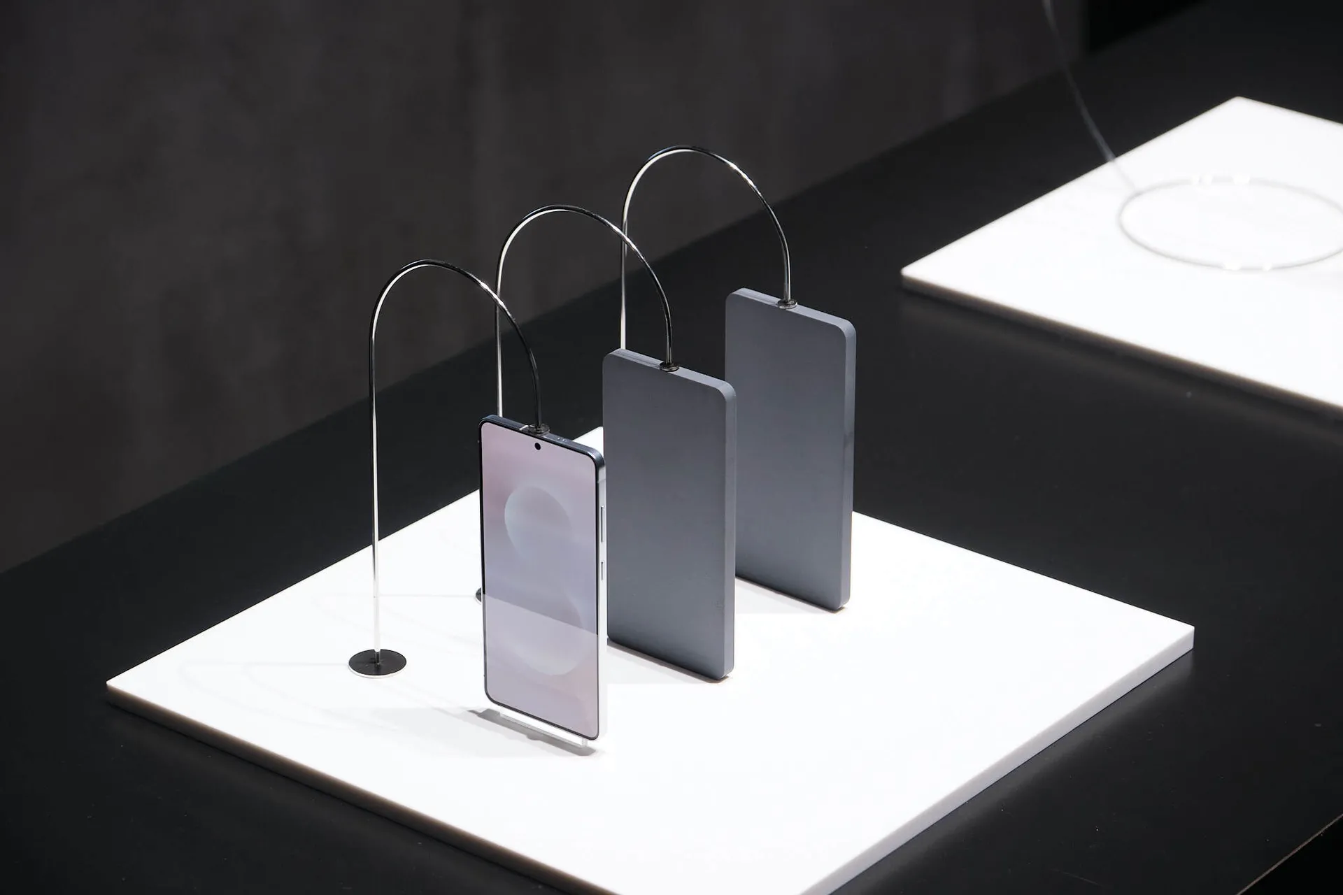 Le smartphone Galaxy S25 Edge au salon Le smartphone Galaxy S25 Edge au salon