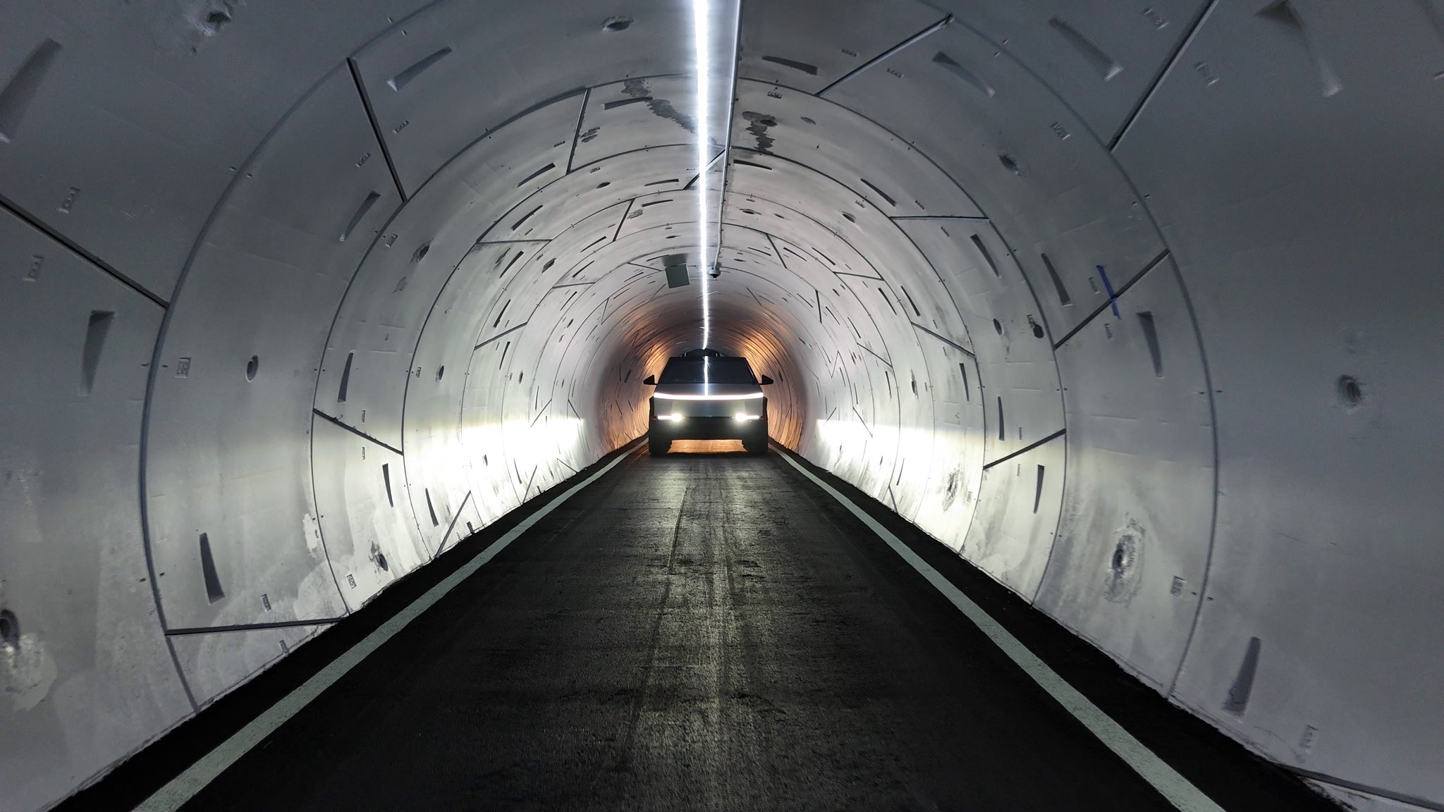 A l'intérieur du CyberTunnel de l'usine Giga Texas A l'intérieur du CyberTunnel de l'usine Giga Texas