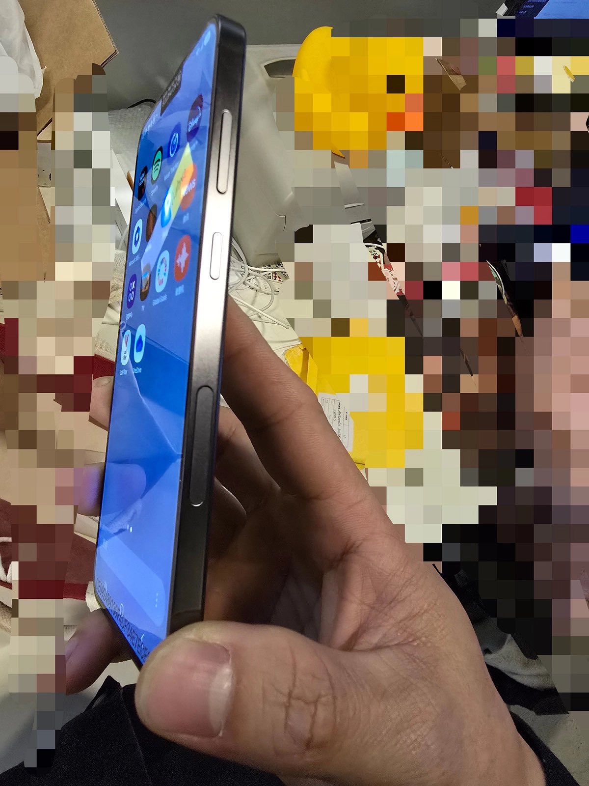 Image d'initié du Galaxy S25+ avec un nouveau détail mystérieux sur la face avant Image d'initié du Galaxy S25+ avec un nouveau détail mystérieux sur la face avant