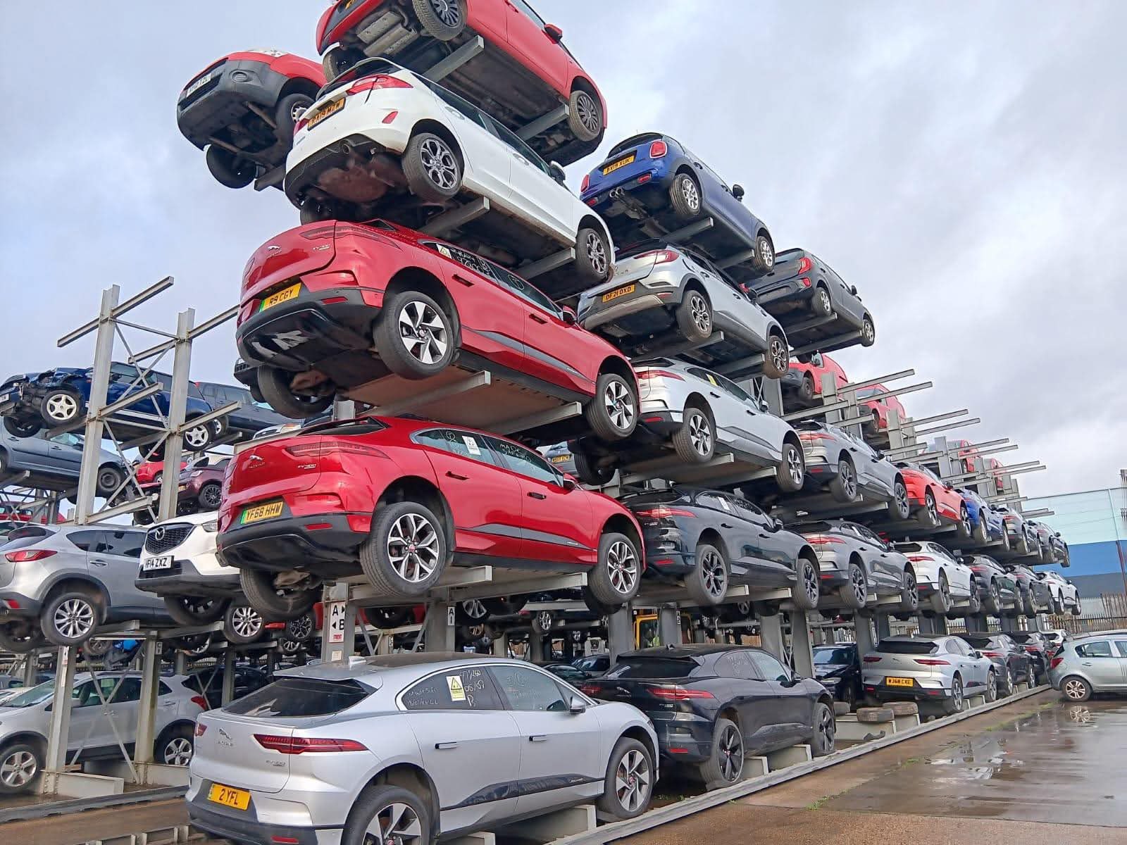 Quelques Jaguar I-Pace à la casse. Quelques Jaguar I-Pace à la casse.