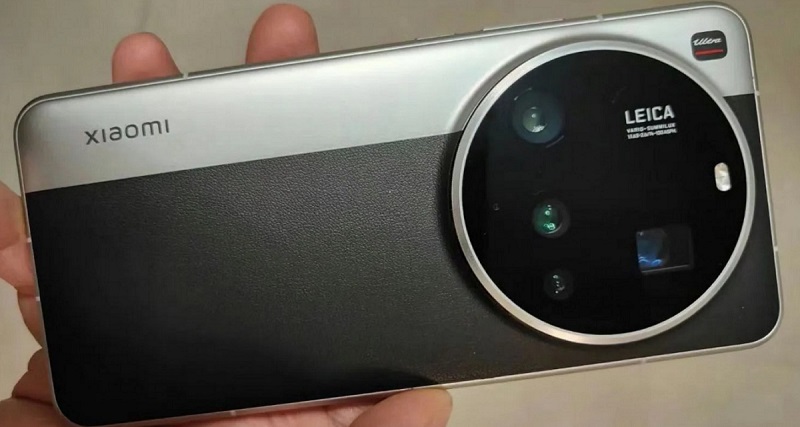 Le smartphone Xiaomi 15 Ultra au design bicolore Photo de la face arrière du Xiaomi 15 Ultra